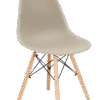 Silla tipo EAMES color café claro, de plástico y patas de madera con estructura reforzada
