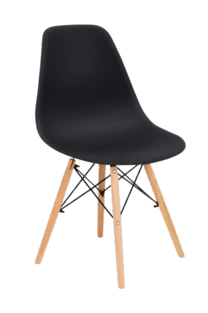 Silla tipo EAMES color negro, de plástico y patas de madera con estructura reforzada